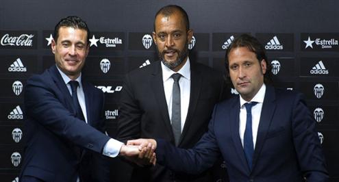 بالصور.. فالنسيا يقدم مدربه الجديد نونو 